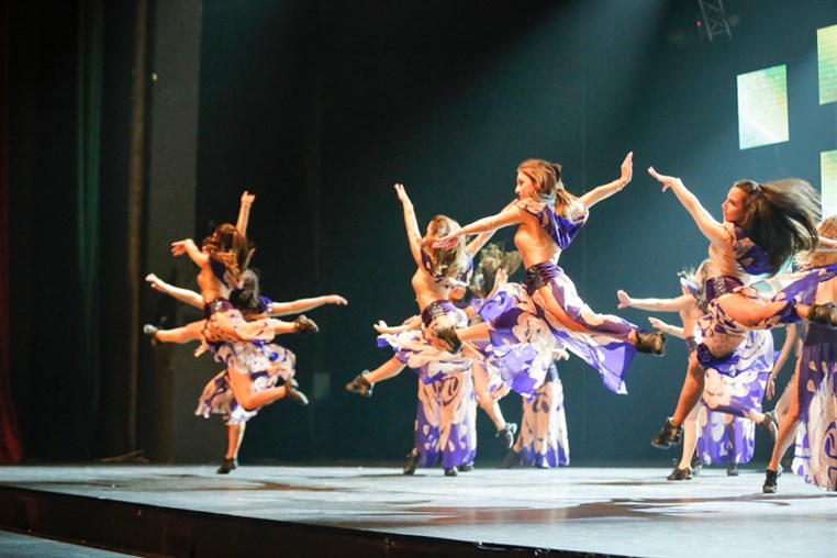 Tribe Dance Hold Your Dream 